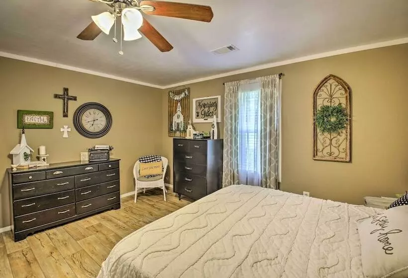 Home W/ Ouachita River & Lake Hamilton Access