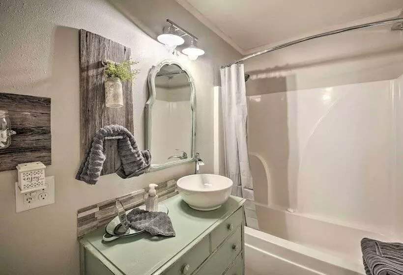 Home W/ Ouachita River & Lake Hamilton Access