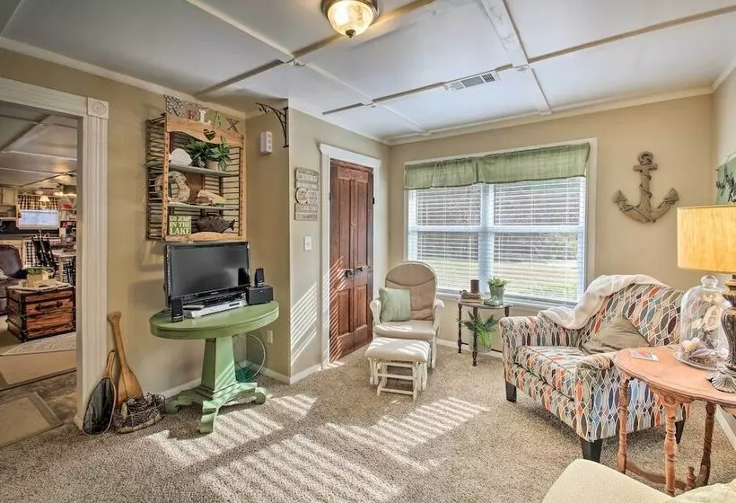 Home W/ Ouachita River & Lake Hamilton Access