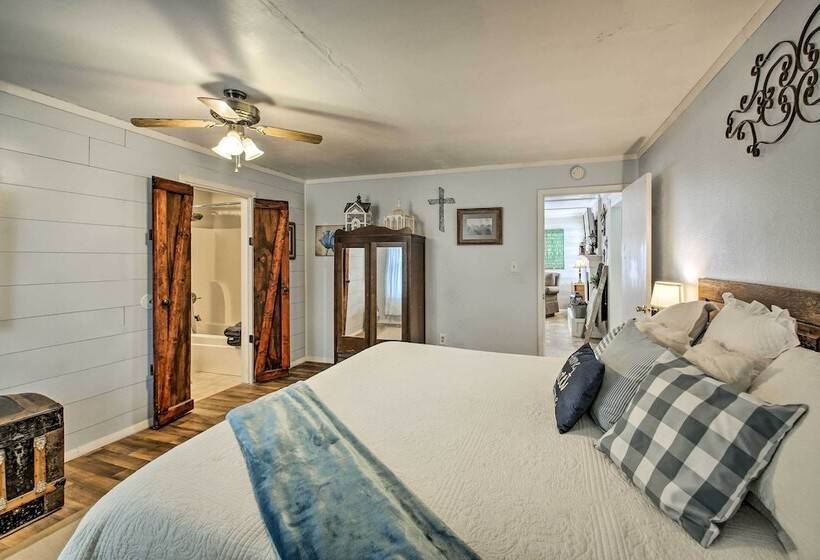 Home W/ Ouachita River & Lake Hamilton Access