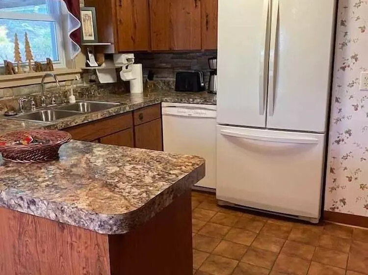 Hotelli Bennetts Valley Elk Country Inn