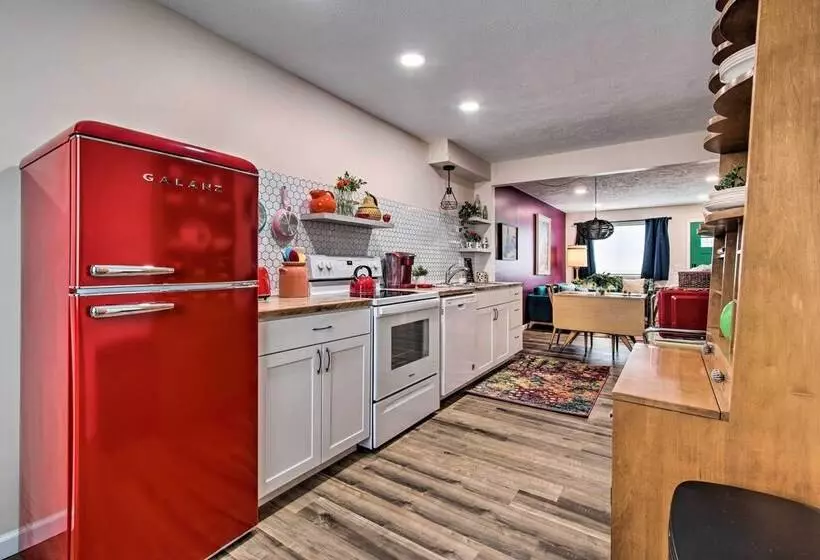 Ideally Located House   9 Mi From Route 66!