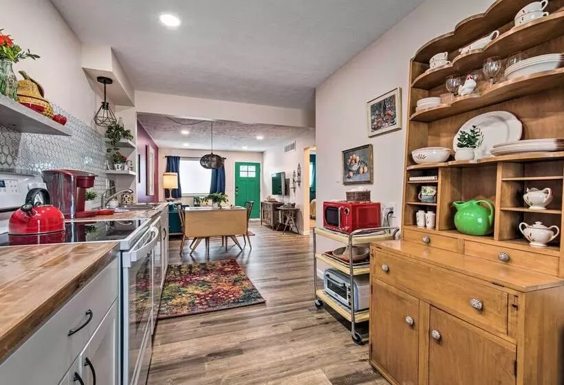 Ideally Located House   9 Mi From Route 66!