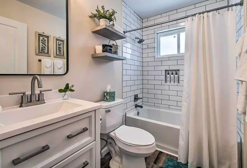 Ideally Located House   9 Mi From Route 66!