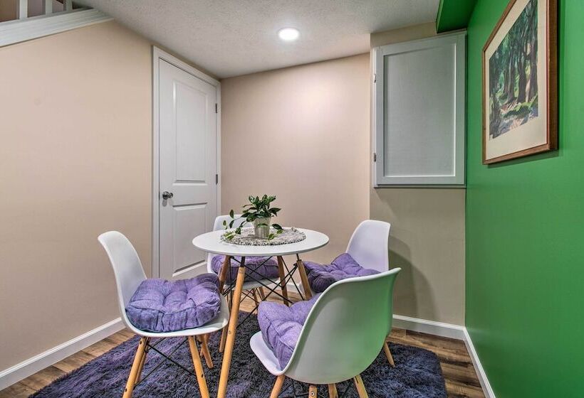 Ideally Located House   9 Mi From Route 66!