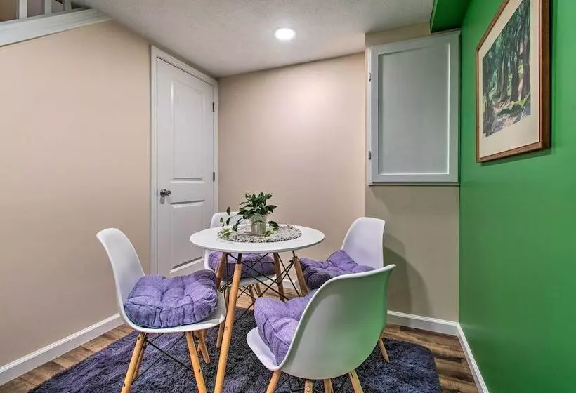 Ideally Located House   9 Mi From Route 66!