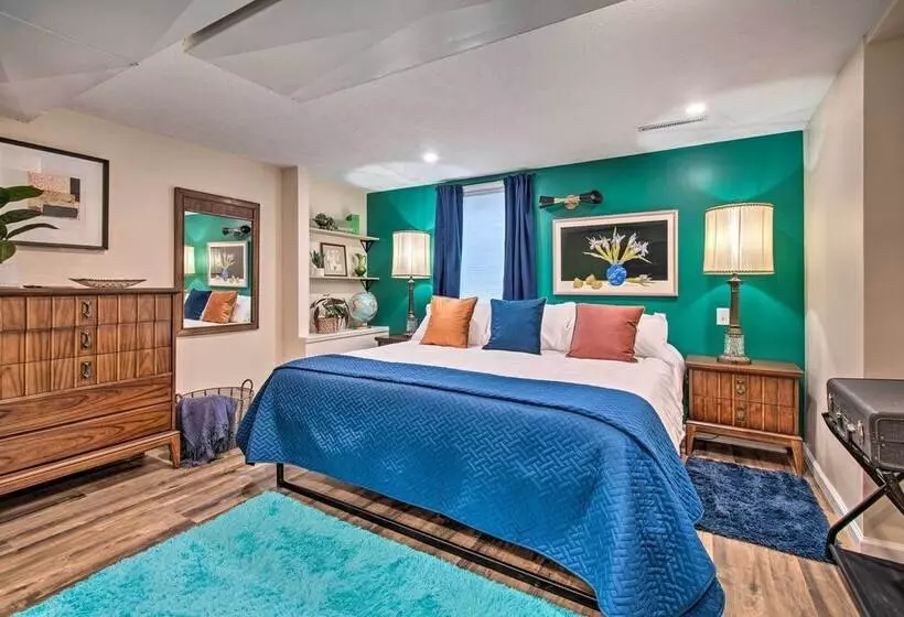 Ideally Located House   9 Mi From Route 66!