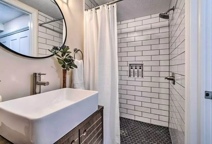 Ideally Located House   9 Mi From Route 66!