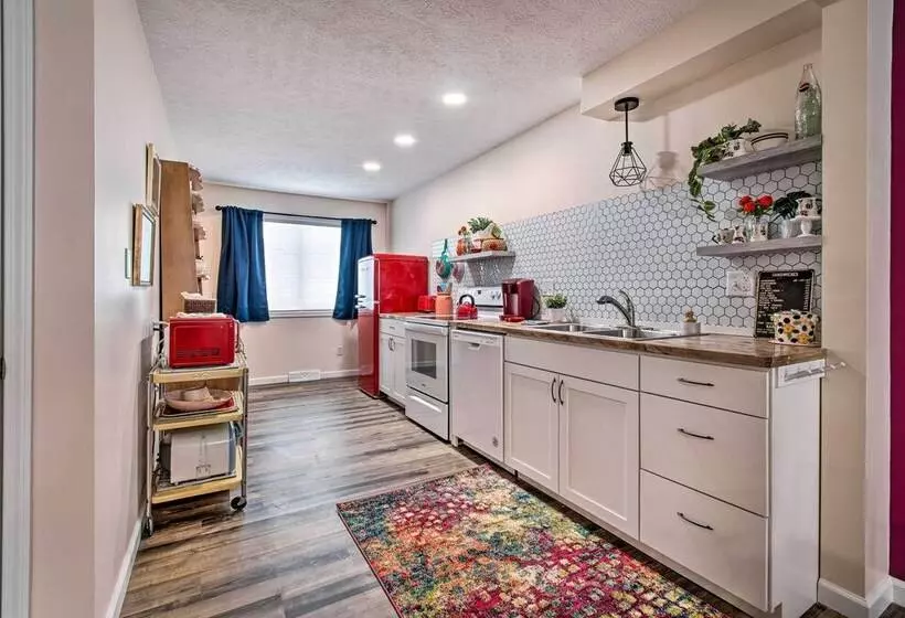 Ideally Located House   9 Mi From Route 66!