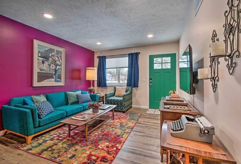 Ideally Located House   9 Mi From Route 66!