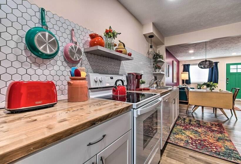 Ideally Located House   9 Mi From Route 66!