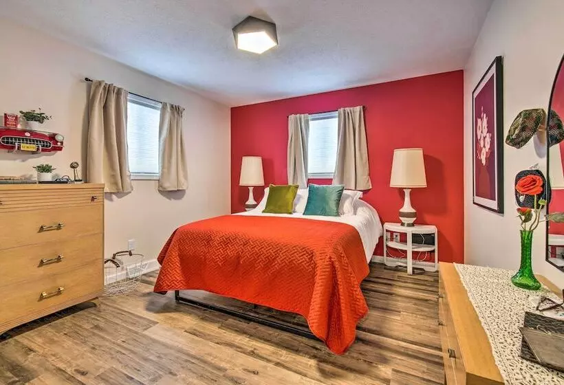 Ideally Located House   9 Mi From Route 66!