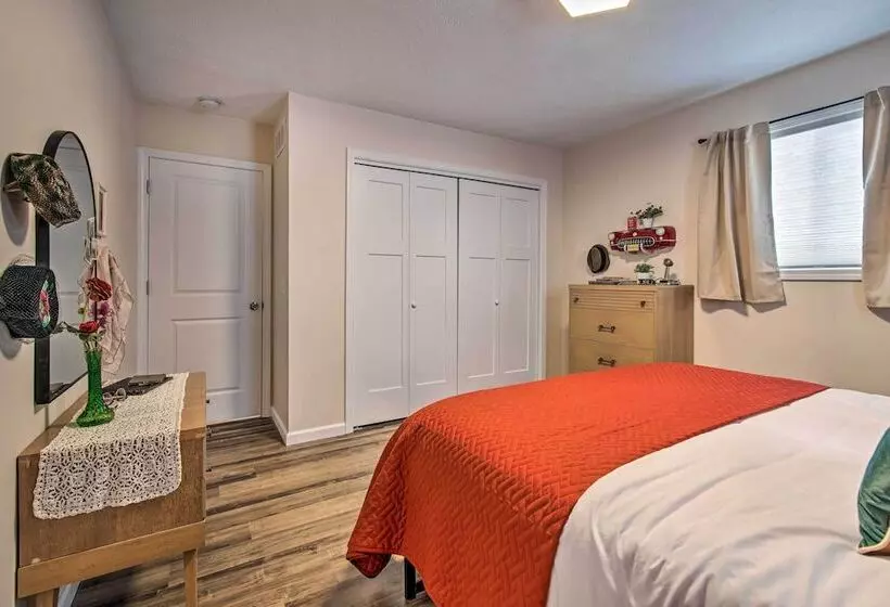 Ideally Located House   9 Mi From Route 66!