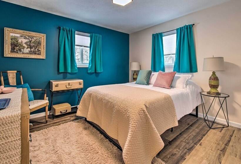 Ideally Located House   9 Mi From Route 66!