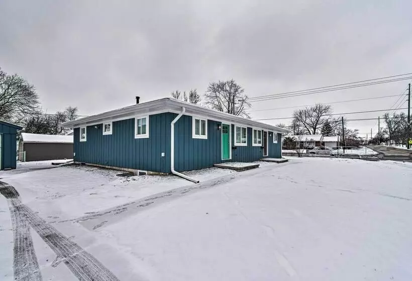 Ideally Located House   9 Mi From Route 66!