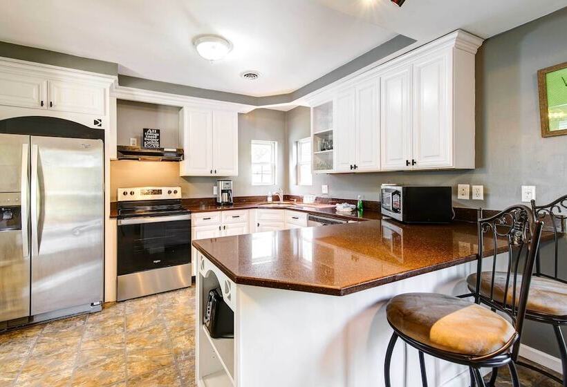 Knoxville Vacation Rental: 7 Mi To Downtown