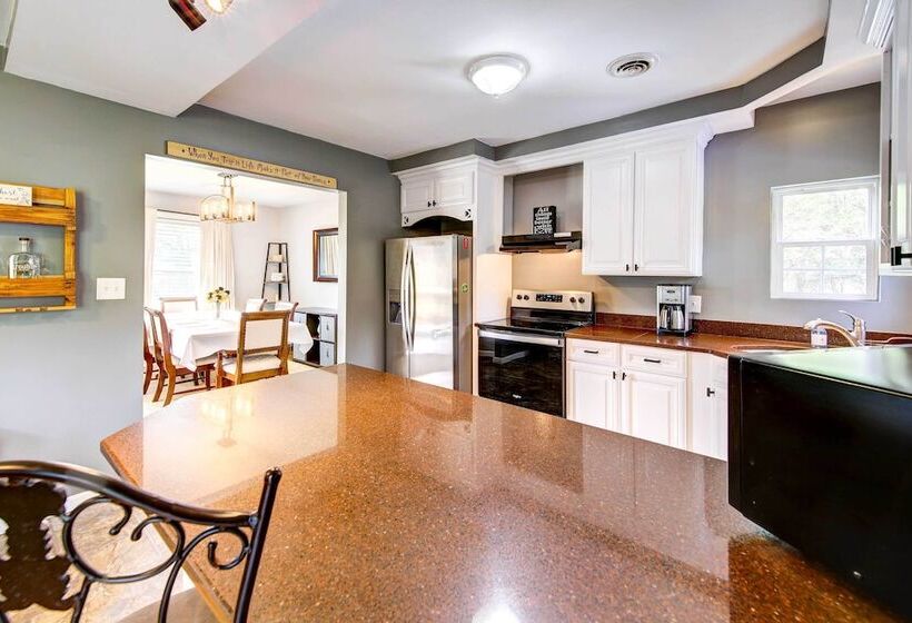 Knoxville Vacation Rental: 7 Mi To Downtown