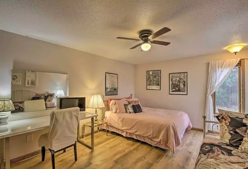 Lakefront Eau Galle Home W/ Hot Tub & Fire Pit