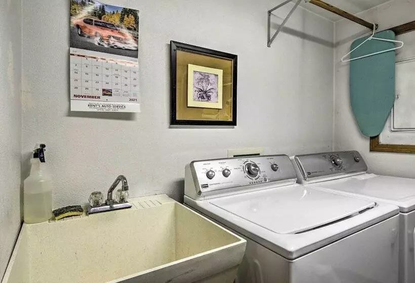 Lakefront Eau Galle Home W/ Hot Tub & Fire Pit