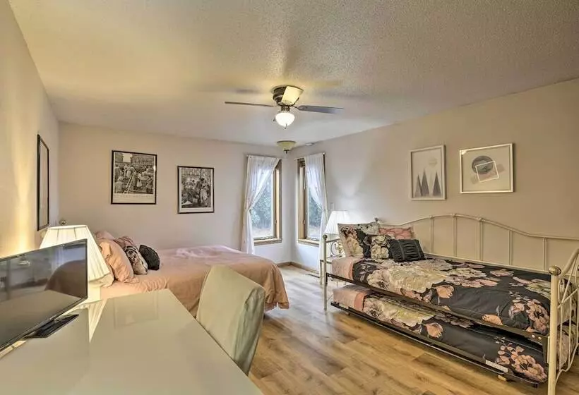 Lakefront Eau Galle Home W/ Hot Tub & Fire Pit