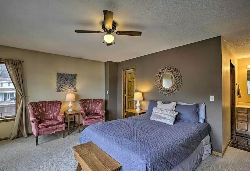 Lakefront Eau Galle Home W/ Hot Tub & Fire Pit