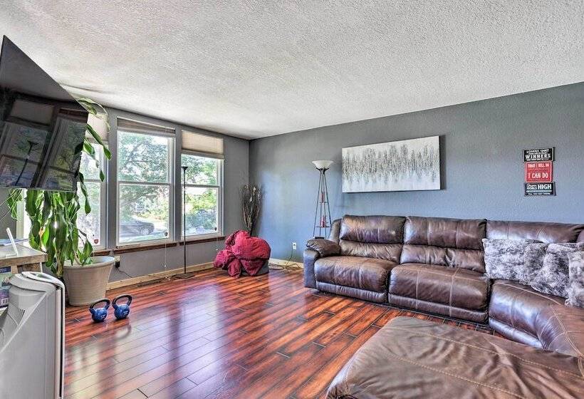 12 Mi To Dtwn Denver: Littleton Family Home!