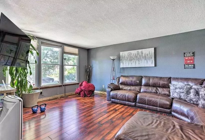 12 Mi To Dtwn Denver: Littleton Family Home!