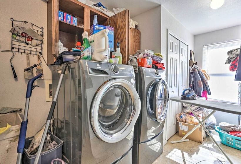 12 Mi To Dtwn Denver: Littleton Family Home!