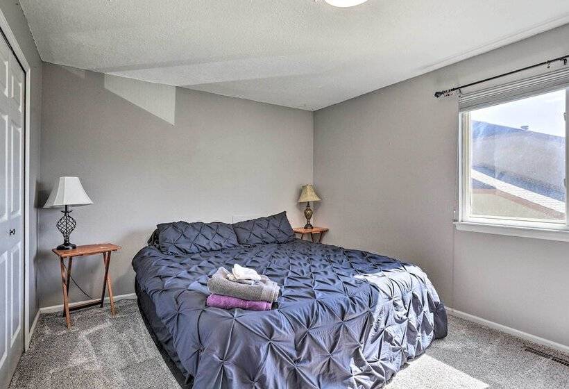 12 Mi To Dtwn Denver: Littleton Family Home!