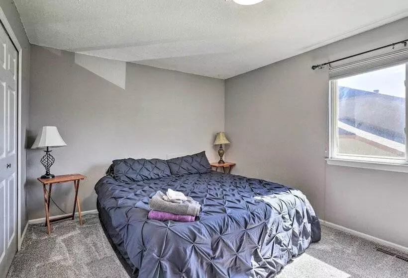 12 Mi To Dtwn Denver: Littleton Family Home!