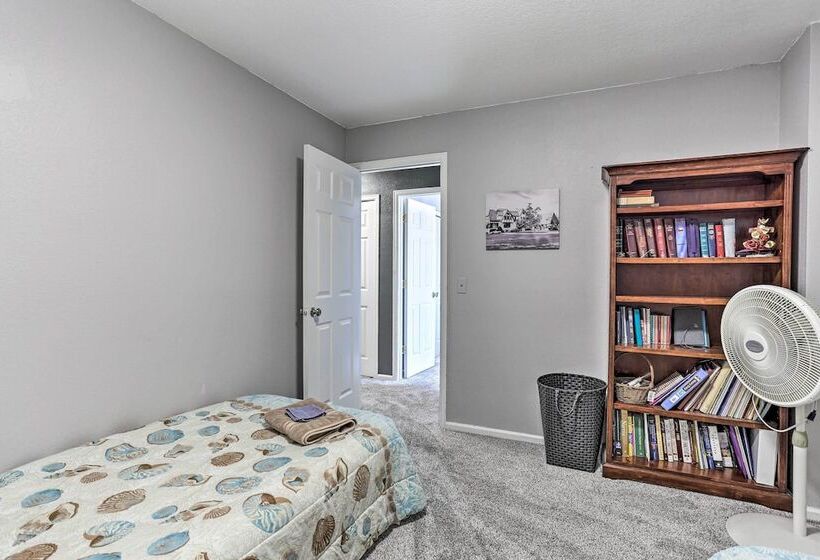 12 Mi To Dtwn Denver: Littleton Family Home!