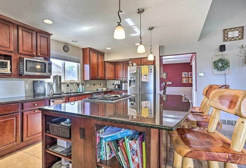 12 Mi To Dtwn Denver: Littleton Family Home!