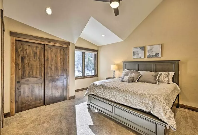 3 Fireplaces & Mtn View: Luxe Home In Breckenridge
