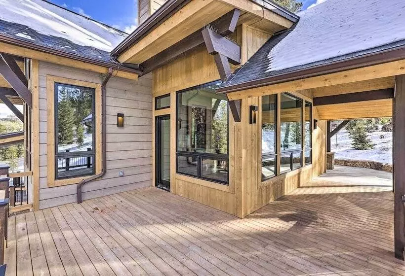 3 Fireplaces & Mtn View: Luxe Home In Breckenridge