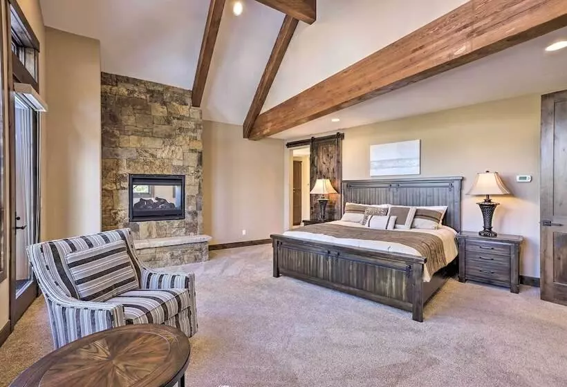 3 Fireplaces & Mtn View: Luxe Home In Breckenridge