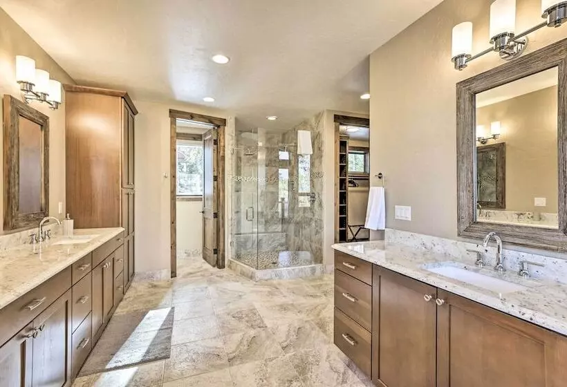 3 Fireplaces & Mtn View: Luxe Home In Breckenridge