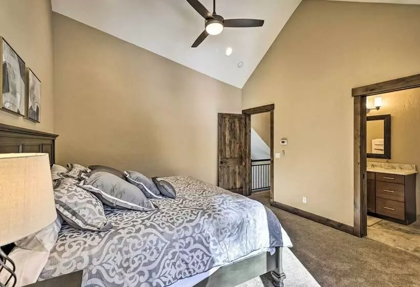 3 Fireplaces & Mtn View: Luxe Home In Breckenridge