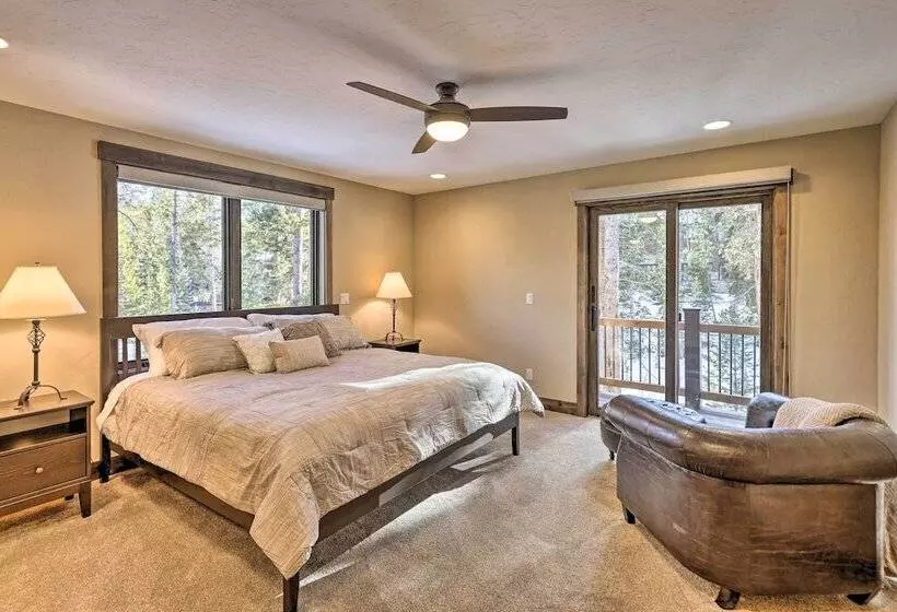 3 Fireplaces & Mtn View: Luxe Home In Breckenridge