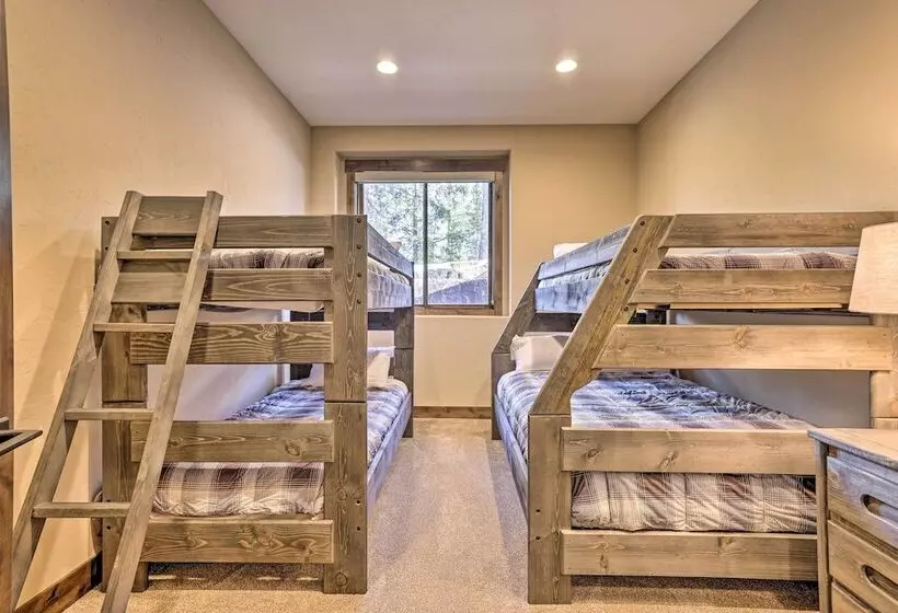 3 Fireplaces & Mtn View: Luxe Home In Breckenridge