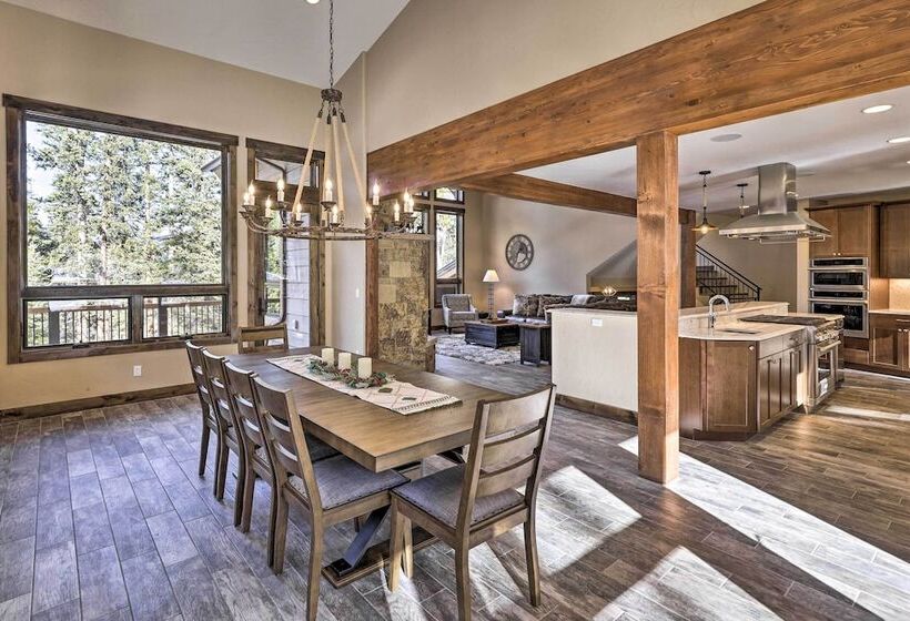 3 Fireplaces & Mtn View: Luxe Home In Breckenridge