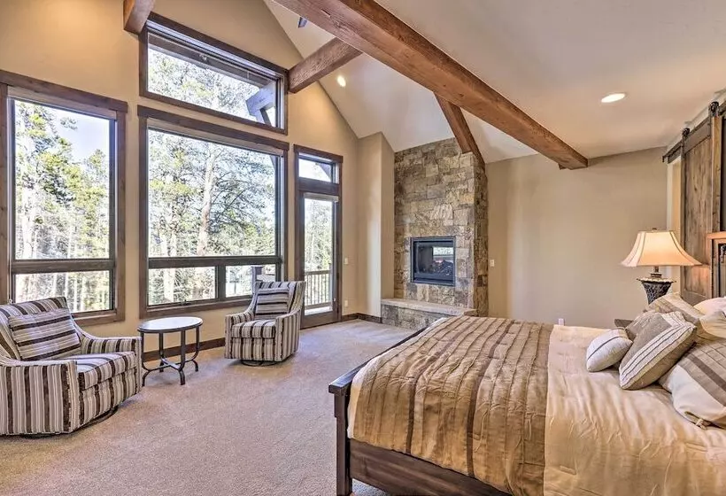 3 Fireplaces & Mtn View: Luxe Home In Breckenridge