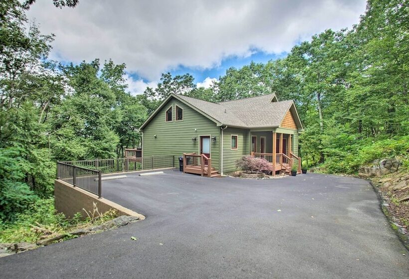 Luxe Wintergreen Resort Escape W/ Hot Tub!