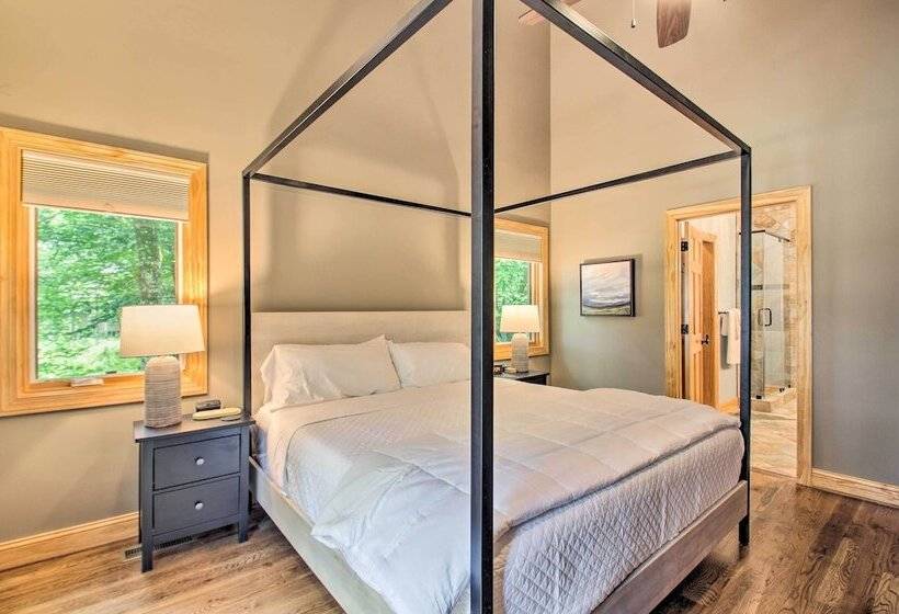 Luxe Wintergreen Resort Escape W/ Hot Tub!