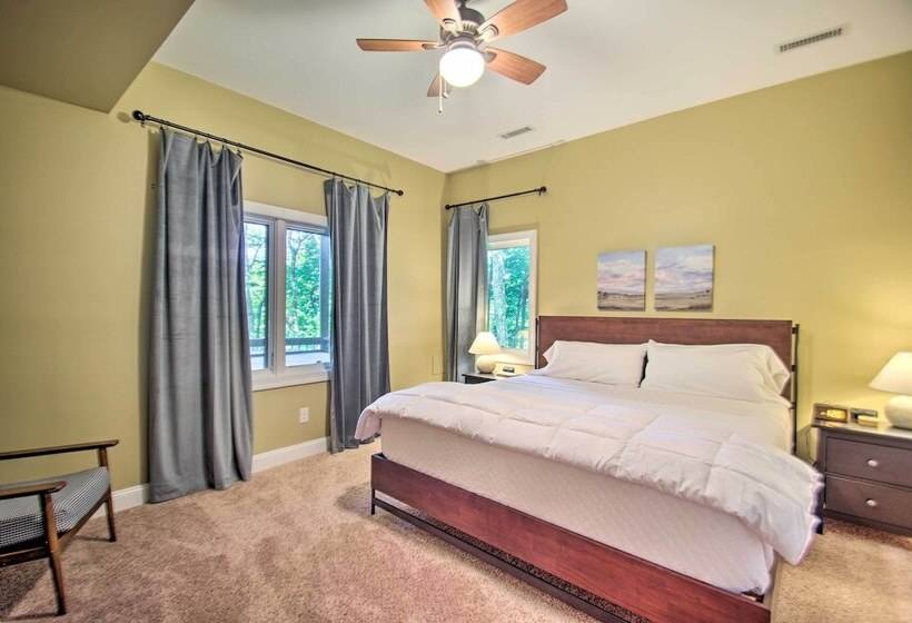 Luxe Wintergreen Resort Escape W/ Hot Tub!