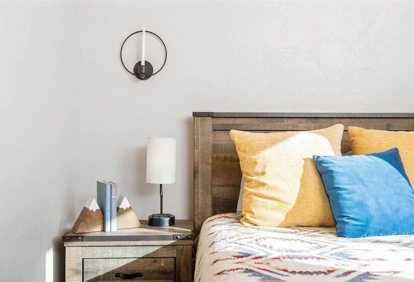 Modern Red Lodge Cabin Walk To Broadway Ave