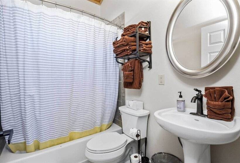 Modern Red Lodge Cabin Walk To Broadway Ave