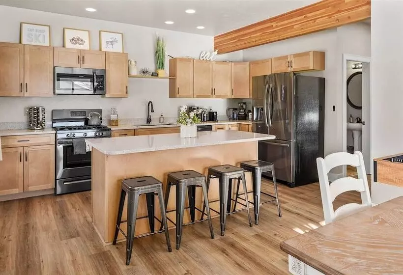 Modern Red Lodge Cabin   Walk To Broadway Ave