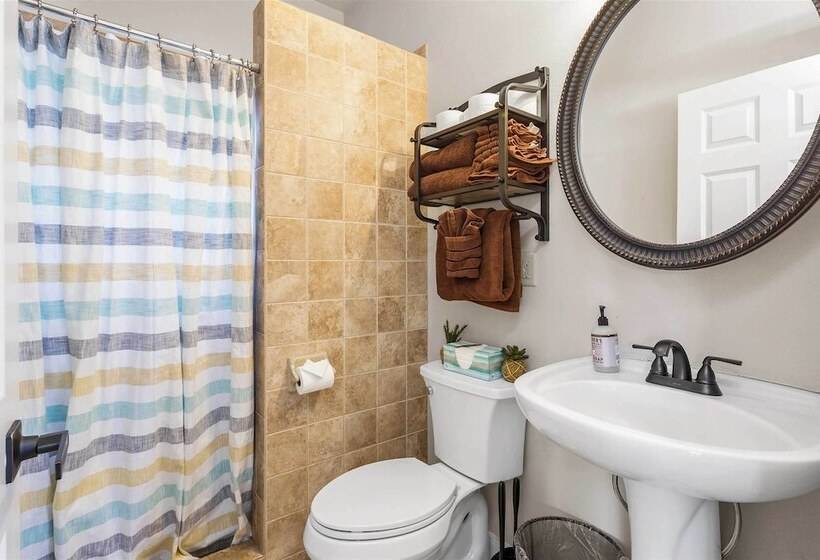 Modern Red Lodge Cabin Walk To Broadway Ave