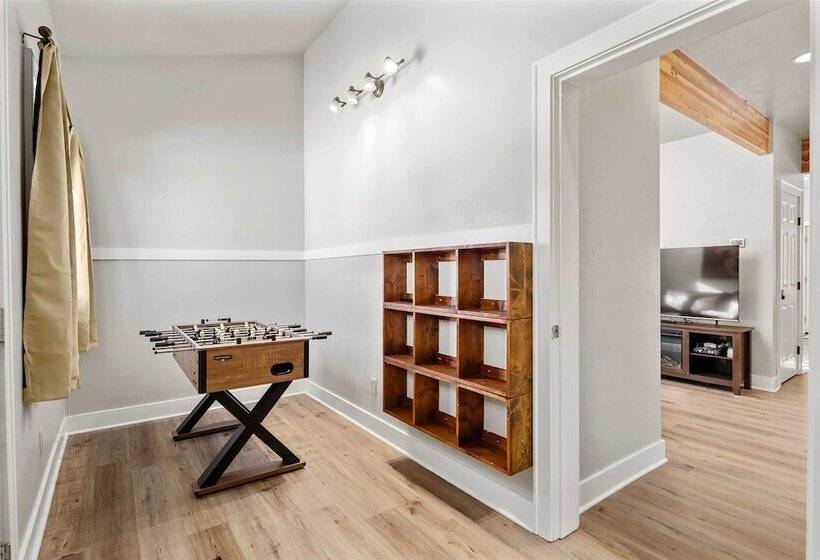 Modern Red Lodge Cabin Walk To Broadway Ave