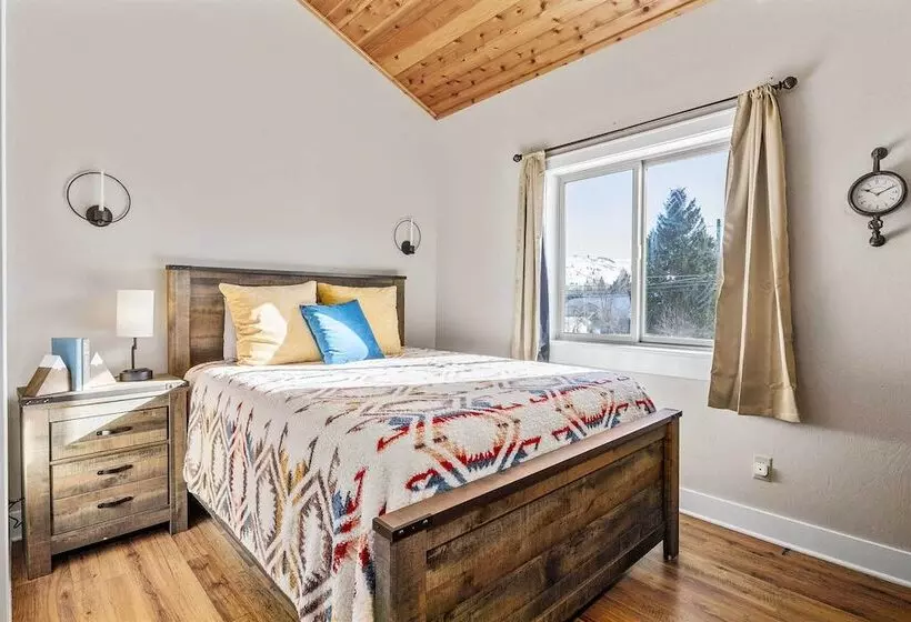 Modern Red Lodge Cabin   Walk To Broadway Ave